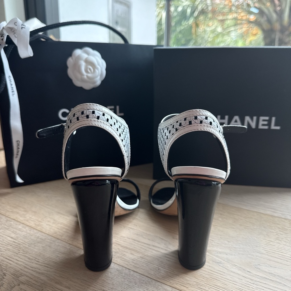 Chanel Black & White Women's Heel 37.5 - Picture 2 of 4